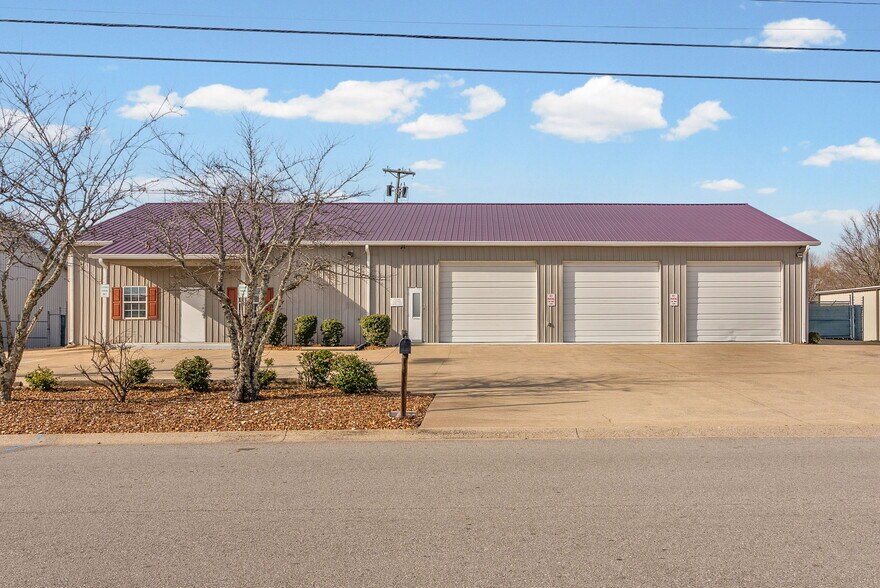 More Photos Of 1811 Alpine Dr, Clarksville Light Manufacturing For Lease