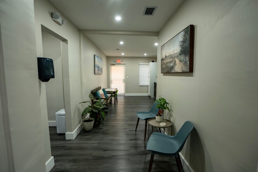 More Photos Of 986 NE 126th St, Miami Office Residential For Sale