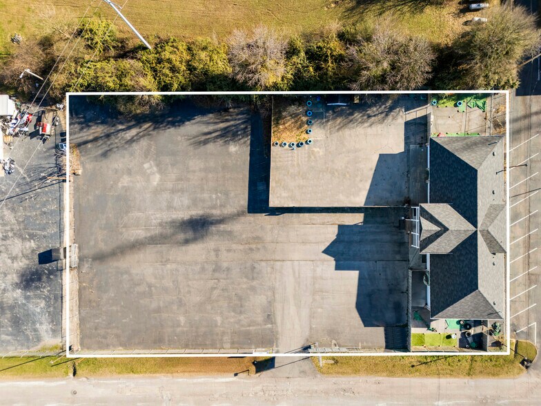 More Photos Of 915 Cooley St, Albertville Freestanding For Sale