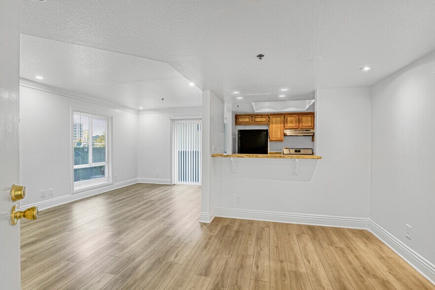 More Photos Of 511 S Carondelet St, Los Angeles Apartments For Sale