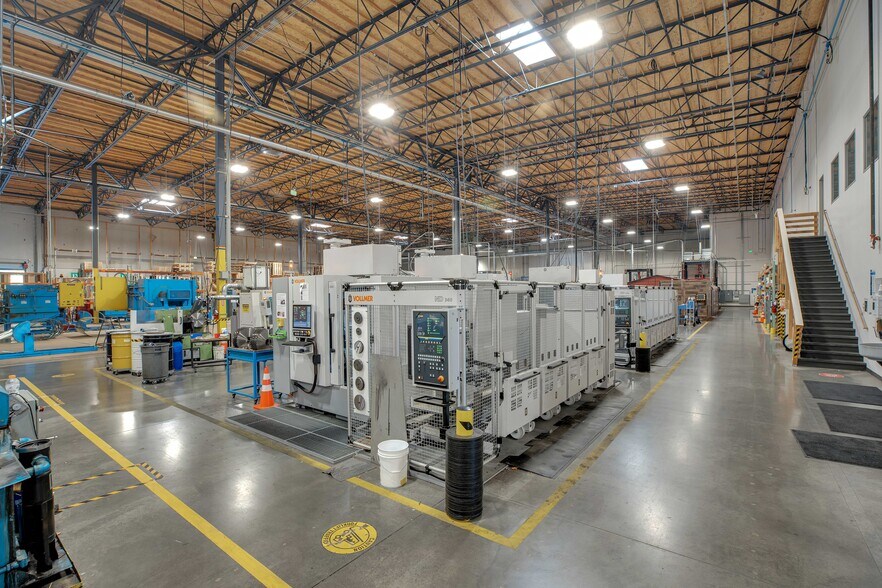 More Photos Of 5504 S 11th St, Ridgefield Distribution For Lease