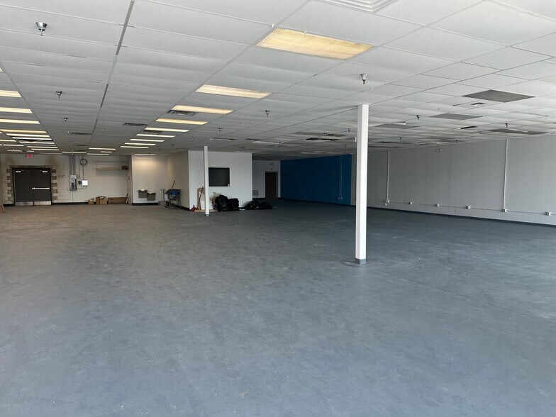 More Photos Of 3425-3523 N University St, Peoria General Retail For Sale