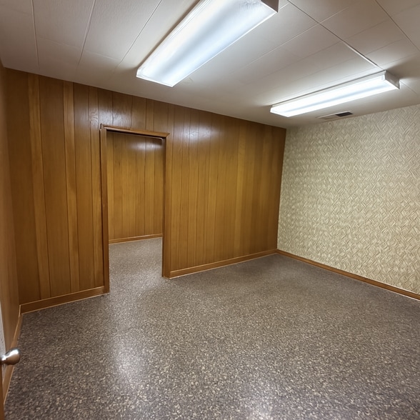 More Photos Of 1704 NW 6th St, Oklahoma City Warehouse For Lease