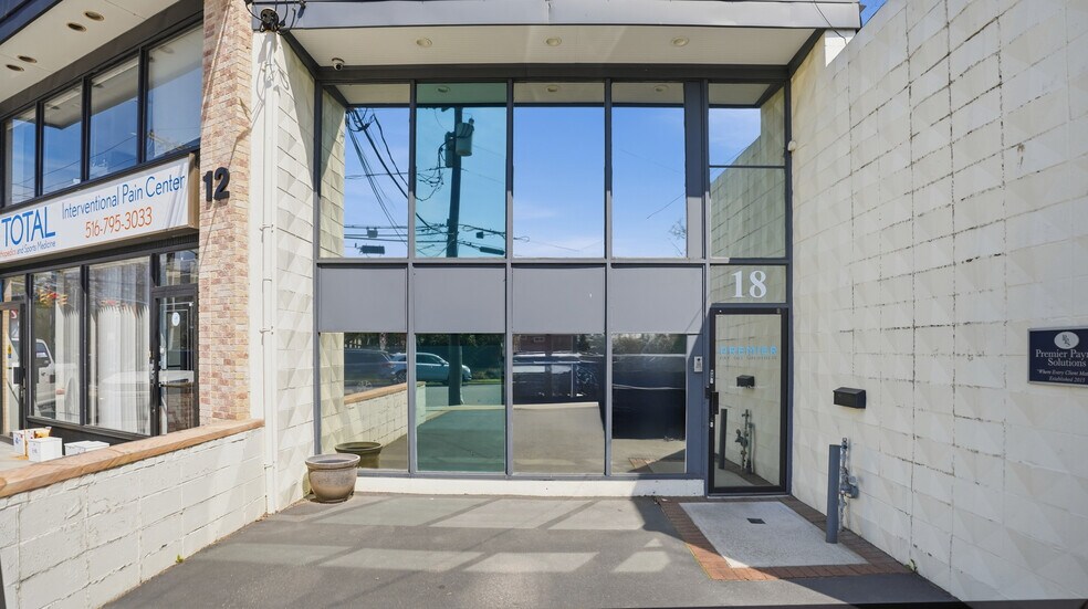 More Photos Of 18 Unqua Rd, Massapequa Loft Creative Space For Sale