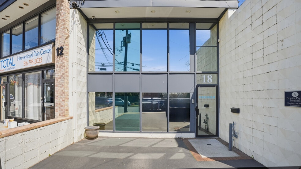 More Photos Of 18 Unqua Rd, Massapequa Loft Creative Space For Sale