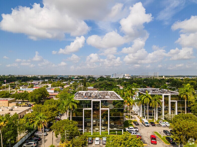 More Photos Of 16853-16855 NE 2nd Ave, North Miami Beach Office For Lease