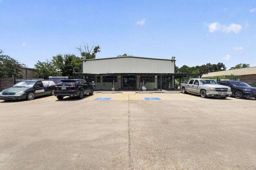 More Photos Of 2920 Dairy Ashford Rd, Houston Showroom For Sale