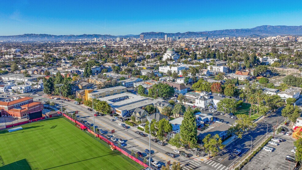 More Photos Of 921 W 30th St, Los Angeles Apartments For Sale