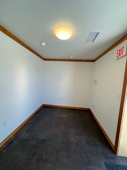 More Photos Of 4834 Vicksburg St, Dallas Manufacturing For Lease