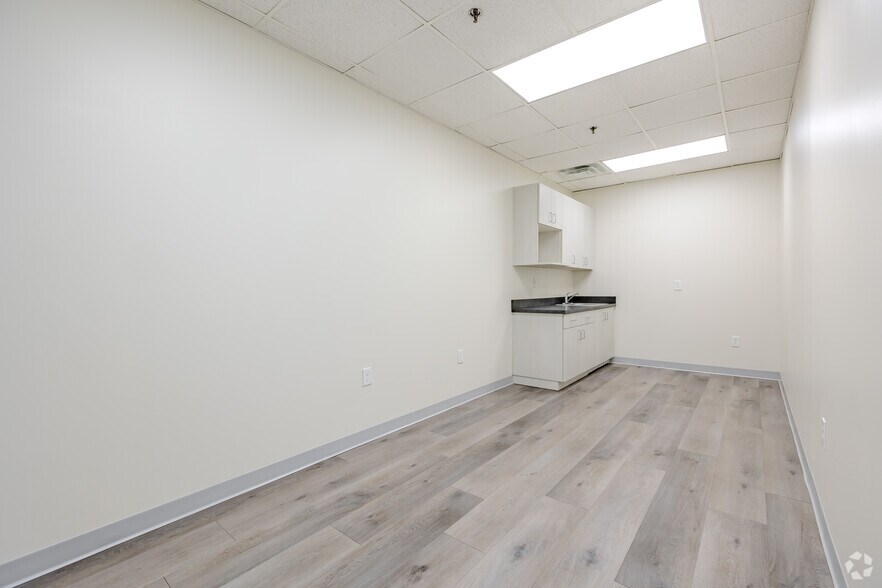 More Photos Of 3350 Hamilton Blvd SW, Hapeville Manufacturing For Sale