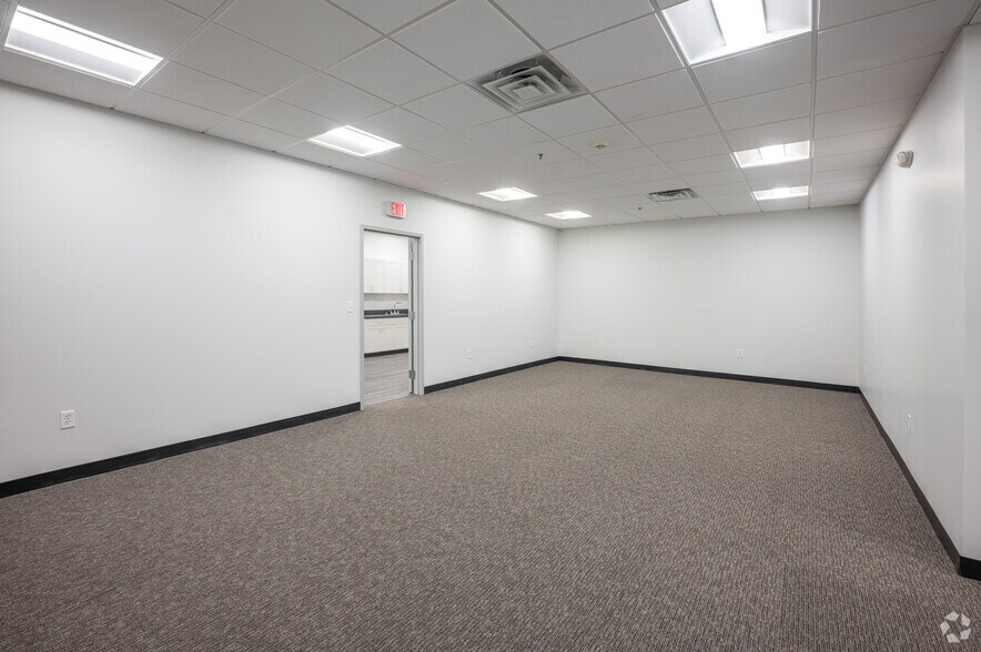 More Photos Of 60 Maple St, Mansfield Distribution For Lease