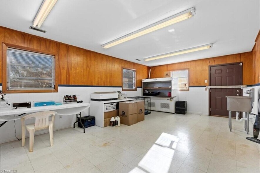 More Photos Of 1006 S Main St, Burlington Office For Sale