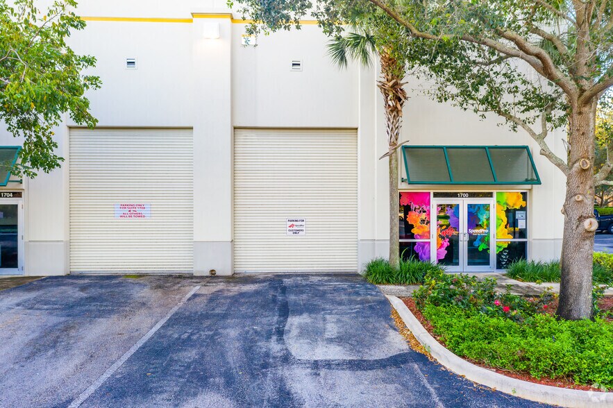 More Photos Of 1700-1778 N Commerce Pky, Weston Warehouse For Lease