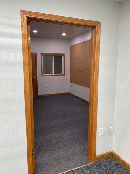 More Photos Of 3146 Market St, Green Bay Warehouse For Sale