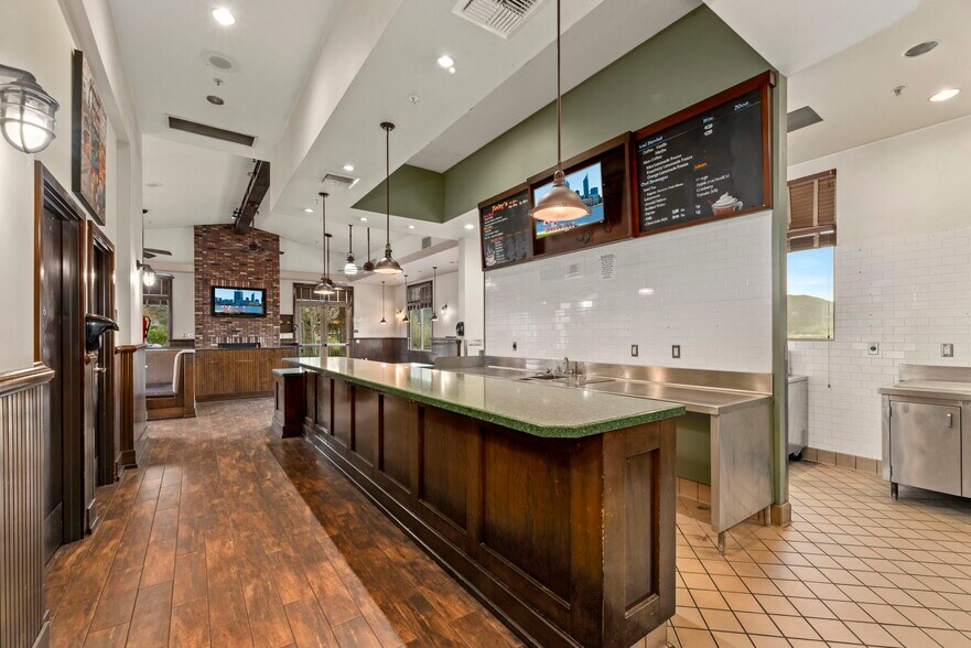 More Photos Of 29001 Canwood St, Agoura Hills Restaurant For Lease