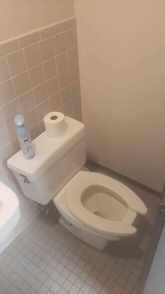 More Photos Of 20M Henshaw St, Woburn Office For Lease