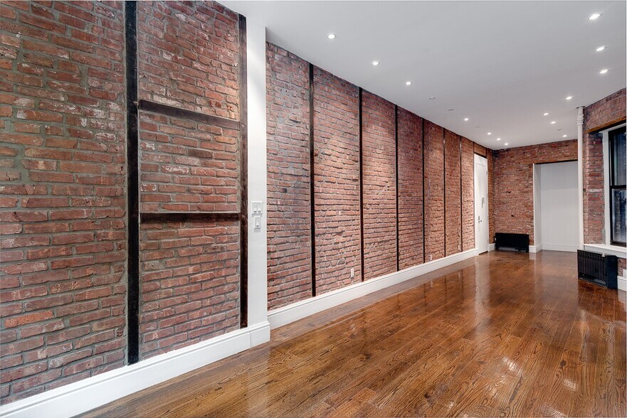 More Photos Of 119 Christopher St, New York Apartments For Lease