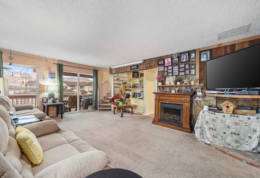 More Photos Of 2044 W Woodin Ave, Chelan Hotel For Sale