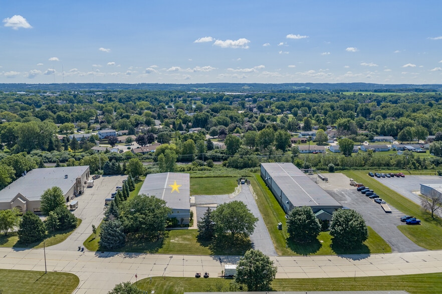 More Photos Of 1725 Suburban Dr, De Pere Manufacturing For Sale