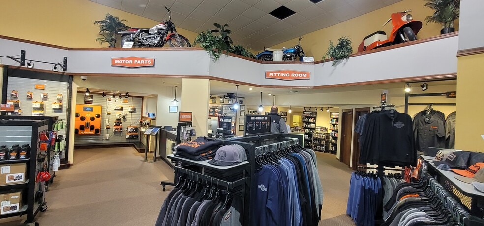 More Photos Of 1021 Goldenbelt Blvd, Junction City Auto Dealership For Sale