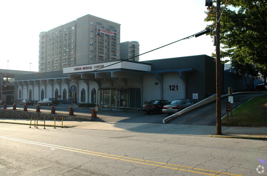 Primary Photo Of 121 Linden Ave NE, Atlanta Medical For Lease