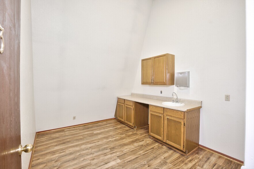 More Photos Of 404 W Main St, Payson Medical For Sale