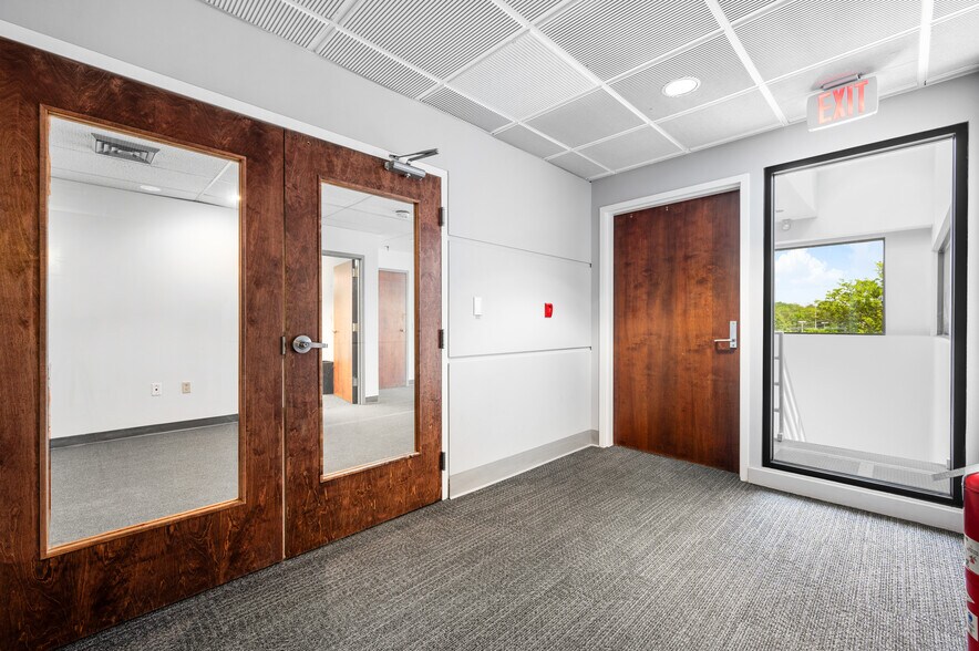 More Photos Of 55 Accord Park Dr, Rockland Office For Sale