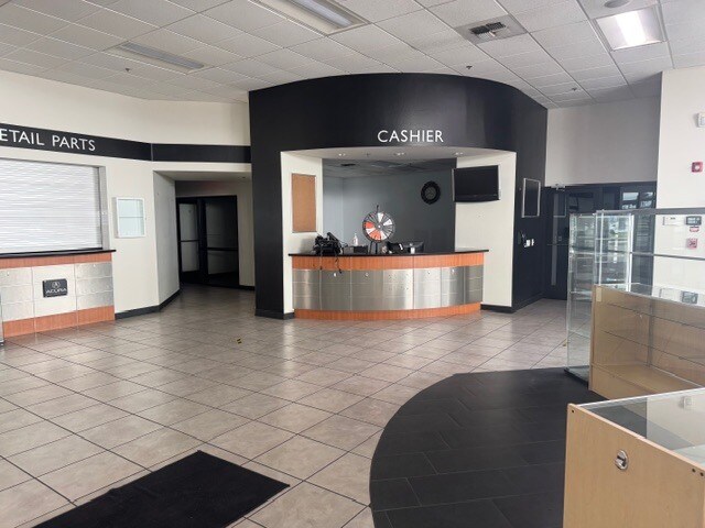 More Photos Of 4625 Wible Rd, Bakersfield Auto Dealership For Lease