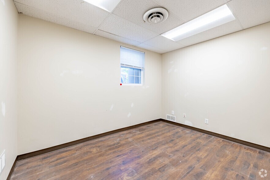 More Photos Of 7225 Colerain Ave, Cincinnati Office For Lease