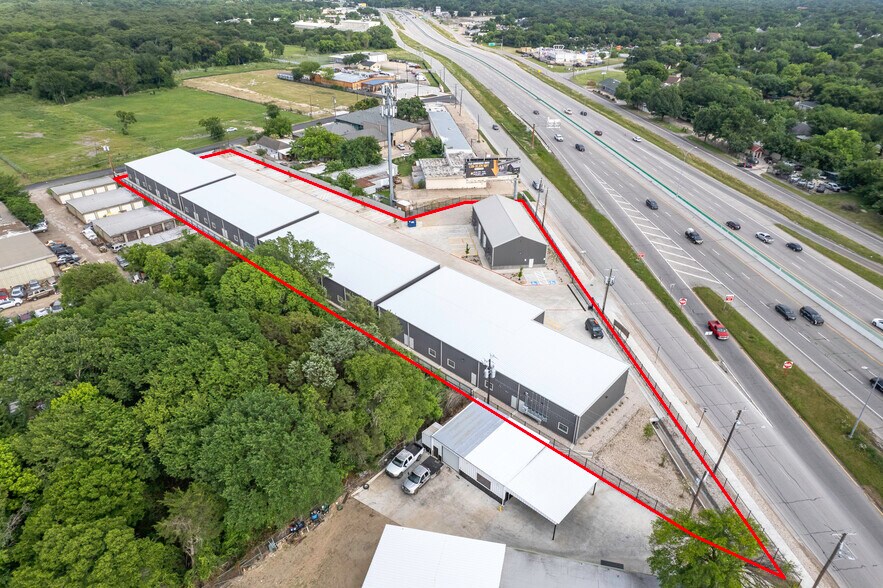 More Photos Of 8140 C F Hawn fwy, Dallas Light Distribution For Lease
