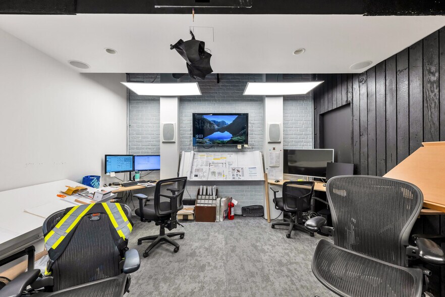 More Photos Of 19299 94 Ave, Surrey Warehouse For Sale