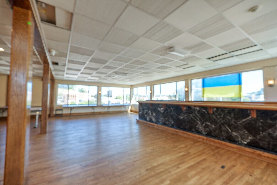 More Photos Of 1 Main St, Lyndora Restaurant For Lease