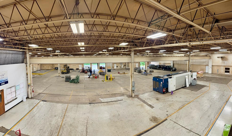 More Photos Of 4327 Airlane Dr SE, Grand Rapids Manufacturing For Sale
