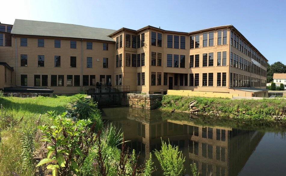 More Photos Of 146 Mendon St, Uxbridge Loft Creative Space For Sale