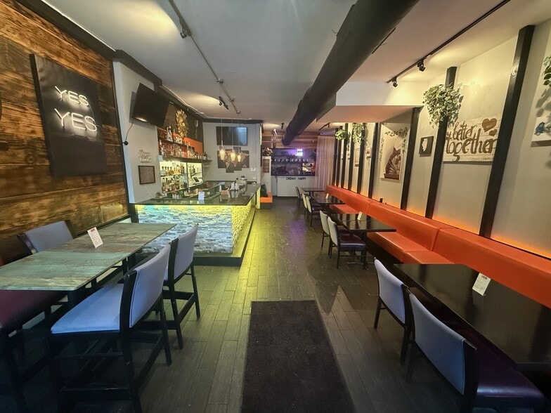 More Photos Of 1421 W Chicago Ave, Chicago Apartments For Lease