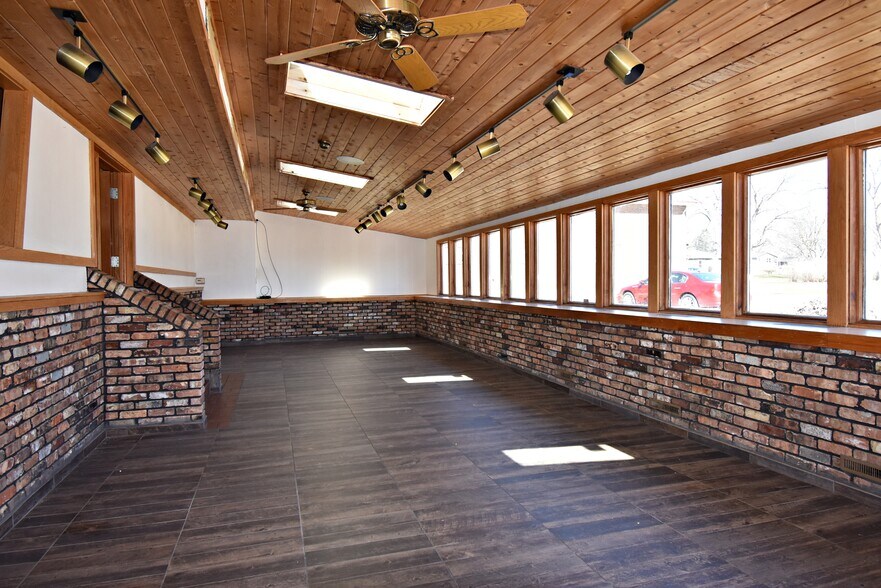 More Photos Of 1640 1st St W, Independence Freestanding For Sale