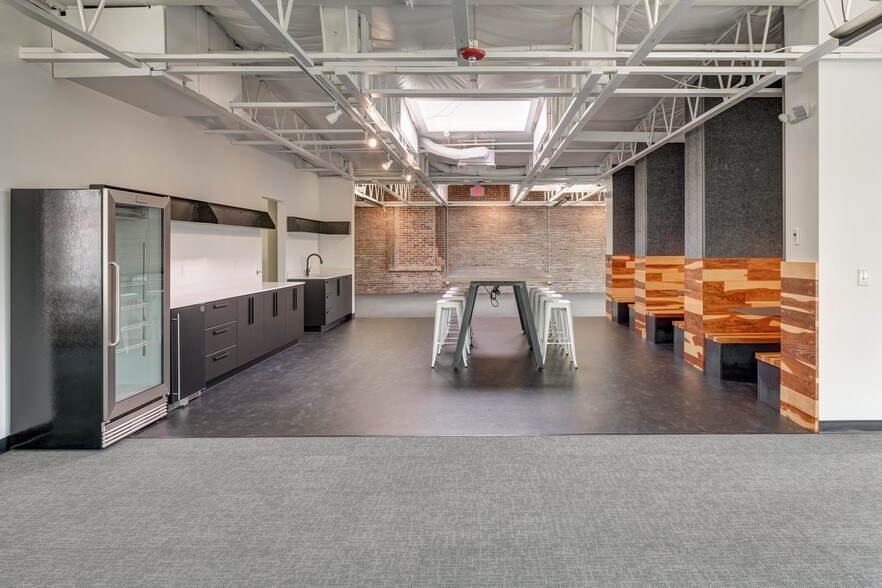 More Photos Of 115 SW Ash St, Portland Office For Lease