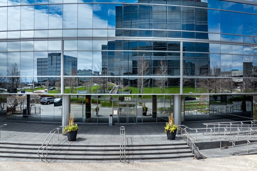 More Photos Of 55 Commerce Valley Dr W, Markham Unknown For Lease