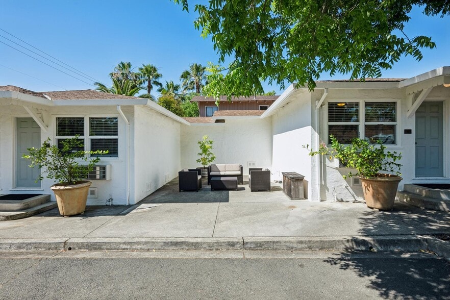More Photos Of 1623 Lake St, Calistoga Hotel For Sale