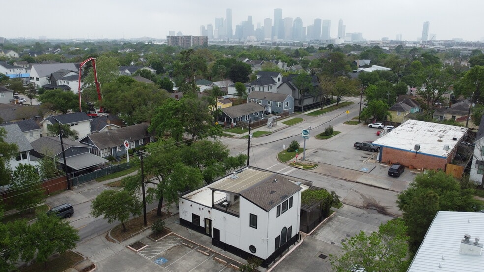 Primary Photo Of 801 Studewood St, Houston Restaurant For Lease