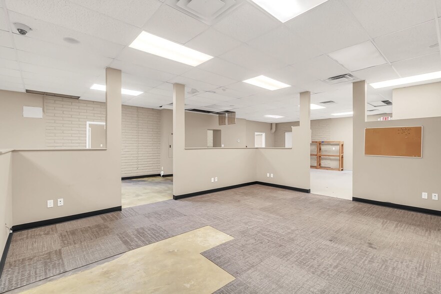 More Photos Of 78 W Ray Rd, Chandler Convenience Store For Lease