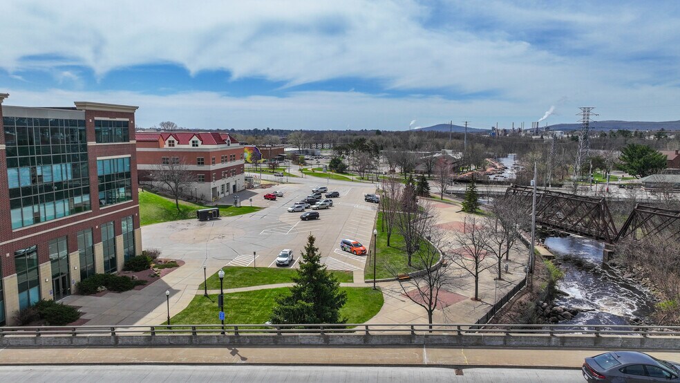 More Photos Of 11 Scott St, Wausau Office For Lease