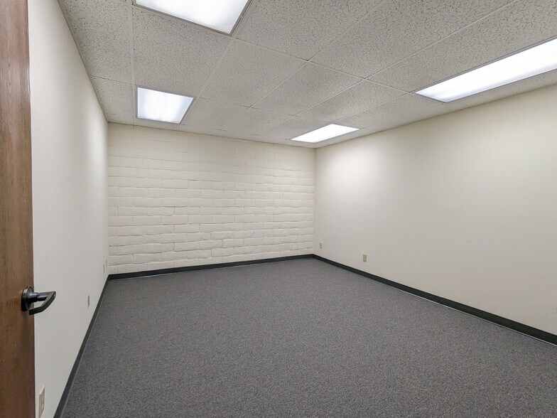 More Photos Of 10880 Thienes Ave, South El Monte Warehouse For Lease