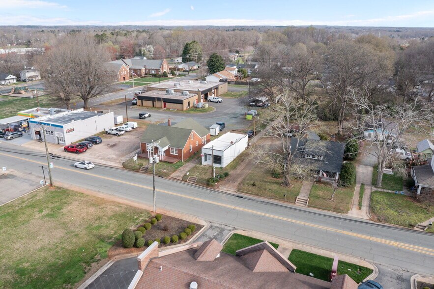 More Photos Of 215 Burlington Ave, Gibsonville Flex For Sale