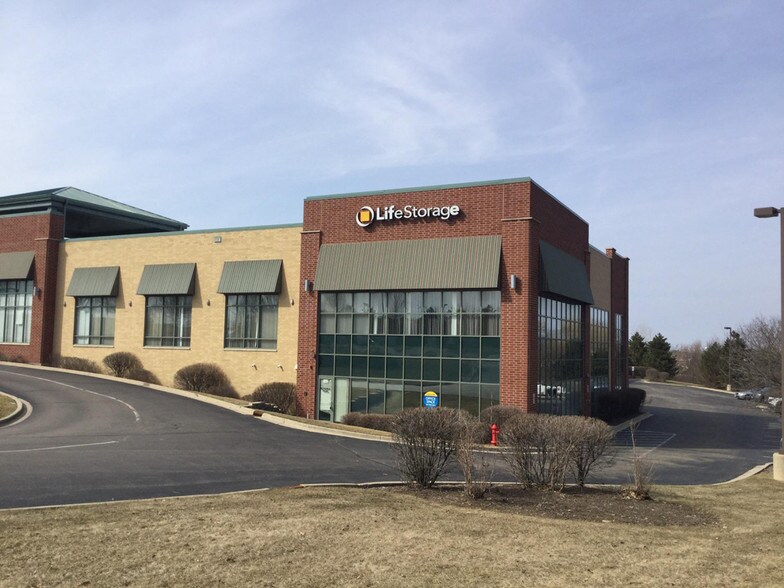 More Photos Of 2253 Randall Rd, Carpentersville Self Storage For Lease