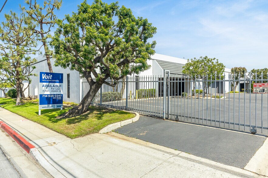 More Photos Of 14004-14014 Marquardt Ave, Santa Fe Springs Warehouse For Lease