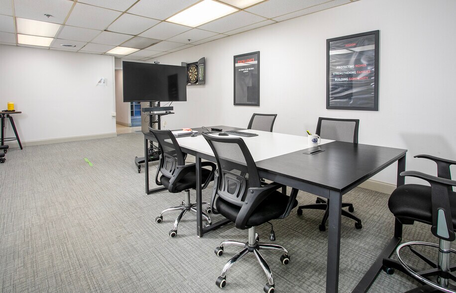 More Photos Of 127 SH 31, Longview Distribution For Lease