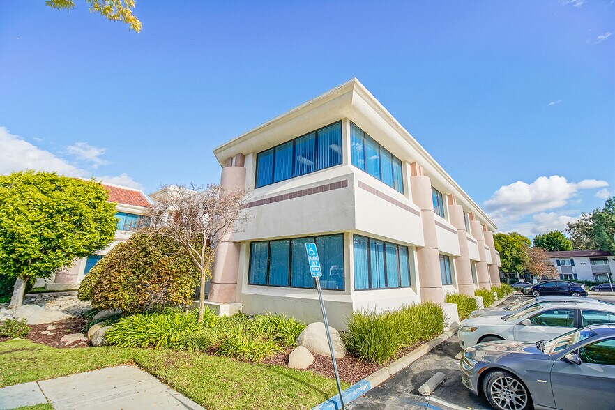 Primary Photo Of 1965-1985 Yosemite Ave, Simi Valley Medical For Lease