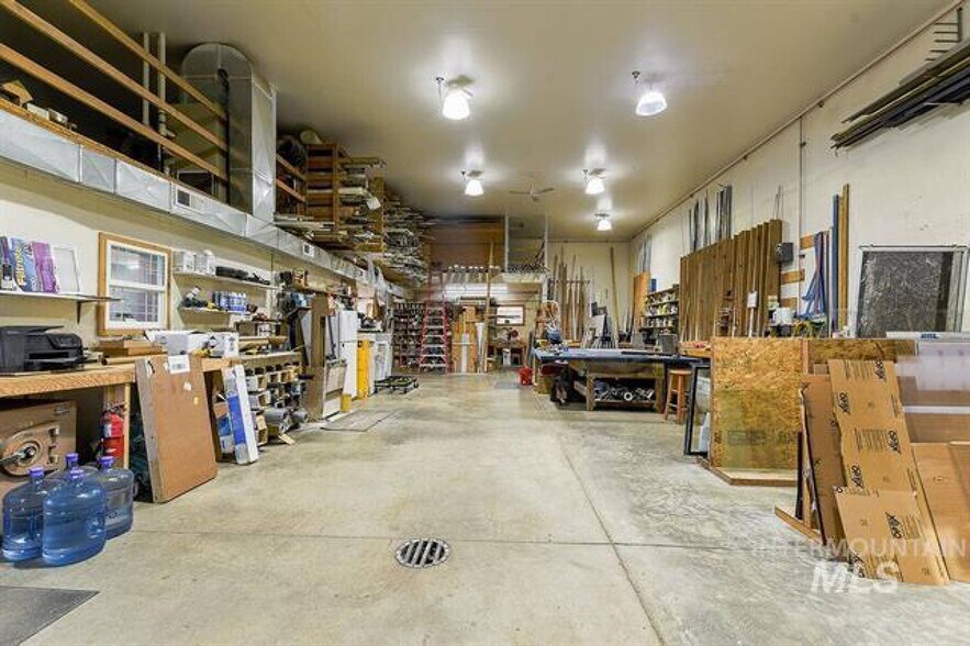 More Photos Of 603 & 621 N Main St, Moscow Distribution For Sale