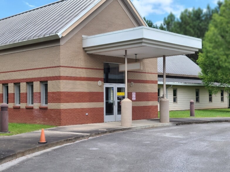 Primary Photo Of 611 E Villanow St, LaFayette Medical For Lease